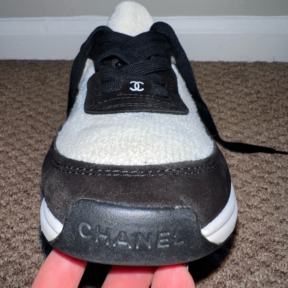 CHANEL SNEAKERS - Picture 7 of 7